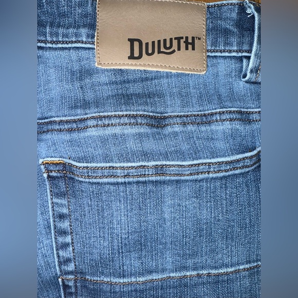 NWOT Duluth Trading Co. Men's
Ballroom Double Flex jeans Rain Medium Wash 33x34 - Picture 15 of 16